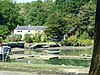 Au premier plan, vestiges du moulin à marée du Pont