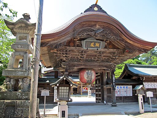 Mukai-karamon gate of Takekoma-jinja shrine 2