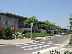 נמל התעופה בן-גוריון: גאוגרפיה, היסטוריה, נתוני תנועה, מגמות ויעדי טיסה