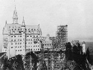 Castell De Neuschwanstein: Ledifici, Les edificacions externes, Localització i primers dissenys