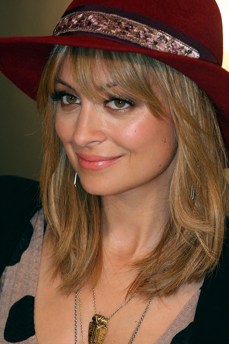 Nicole Richie Clothes and Outfits, Page 58