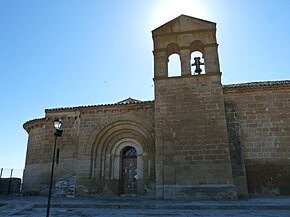 Novales - Iglesia de Nuestra Señora del Rosario - Lateral & espadaña.jpg