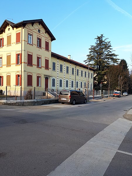 File:Nuovo quartiere operaio di Schio, scorcio della scuola convitto di orticoltura e pomologia.jpg