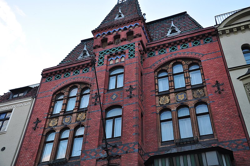 File:Old Town Market in Torun.JPG