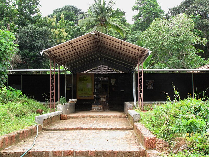 File:Parappool Sree Mahavishnu Temple.jpg