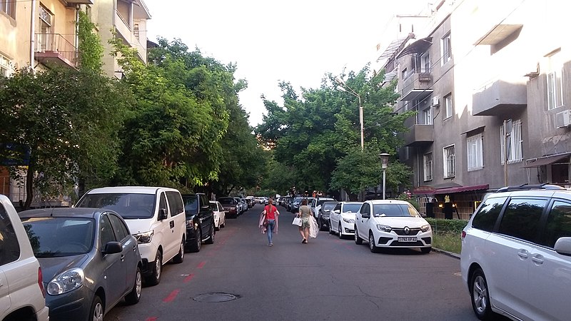 File:Parpetsi street, Yerevan 16.jpg