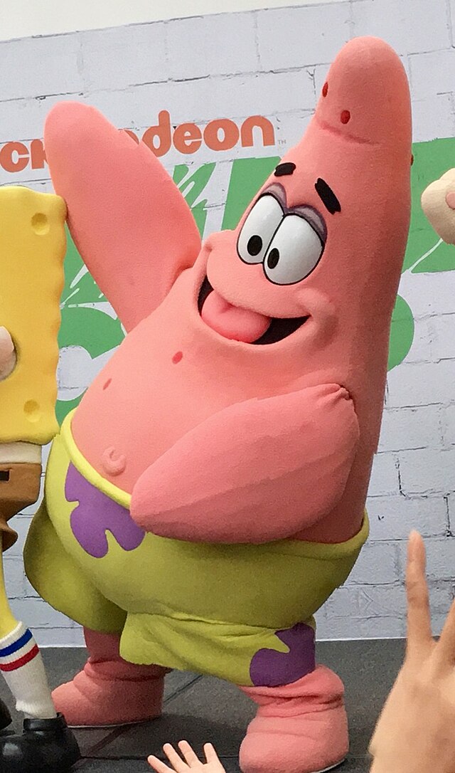 https://upload.wikimedia.org/wikipedia/commons/thumb/d/d8/Patrick_Star.jpg/640px-Patrick_Star.jpg