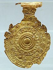 Pendentif en or. Nécropole d'Olmo Bello, tombe 22, vers 720-700 avant JC.