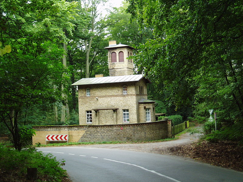 File:Pförtnerhaus am Wildparktor 1.jpg