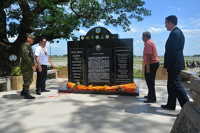 File:Philippine Army Artillery Memorial and Monument 01.jpg