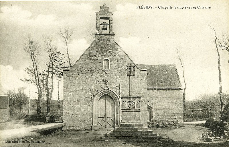 File:Plésidy - Chapelle Saint-Yves et calvaire - AD22 - 16FI3662.jpg