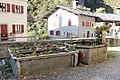 Geschmückter Brunnen in Bondo beim «Festival delle castagne»