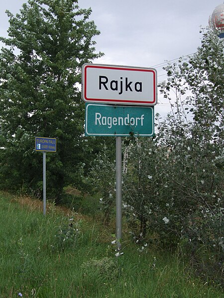 File:Rajka - Ragendorf. Hungarian - german table.JPG