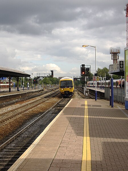 File:Reading railway station MMB 26 166211.jpg