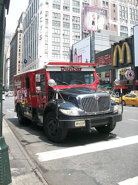 File:Red-black armoured van DUNBAR.JPG