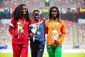 Gina Bass Bittaye (Mitte) bei den Afrikameisterschaften 2024 in Douala