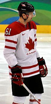 Fotografía de Nash con la camiseta del equipo de Canadá.