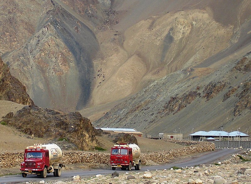 File:Road to Leh.jpg