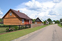 Hauptstraße im Dorf