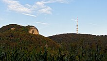 Fernmeldeturm und Ruine