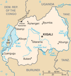 jezero tvoří hranici mezi D.R. Kongem (nalevo) a Rwandou (napravo)