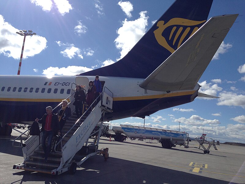 File:Ryanair (Prague) in 2019.01.jpg