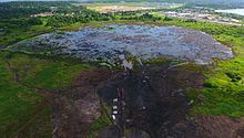 Vista aérea de uma grande extensão de betume.