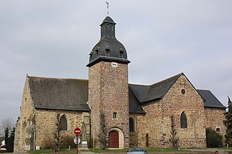 Devant l'église de Saint-Gilles.