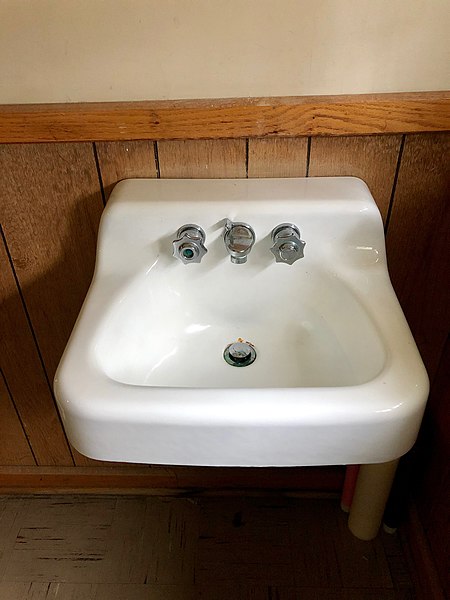 File:Sanctuary Bathroom Sink, Sylva First United Methodist Church, Sylva, NC (31697969257).jpg