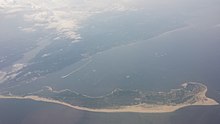 Sandy Hook Richtung Westen aus einem Flugzeug, im Anflug auf den Flughafen JFK