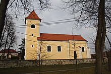 Bestand:Sideview_of_Church_of_Saint_John_the_Baptist_in_Lipník,_Třebíč_District.jpg