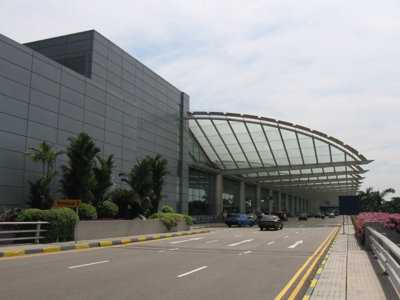 File:Singapore Changi Airport, Terminal 2, Drop-off foyer, Dec 05.JPG