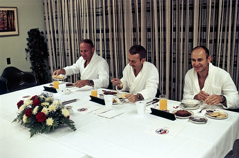 File:Skylab 3 preflight breakfast.jpg