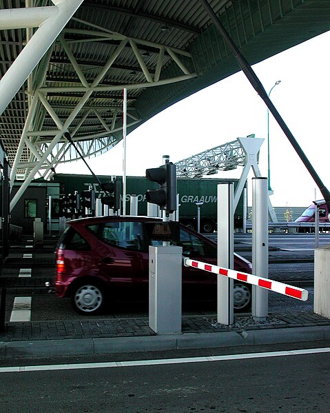 File:Slagboom bij tolstation.jpg