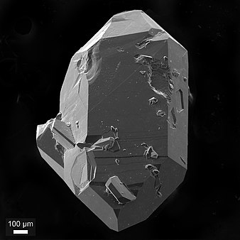 Small quartz crystal.jpg