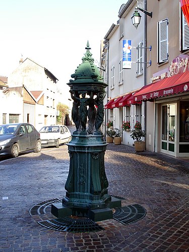 Place Sestre, the Wallace fountain