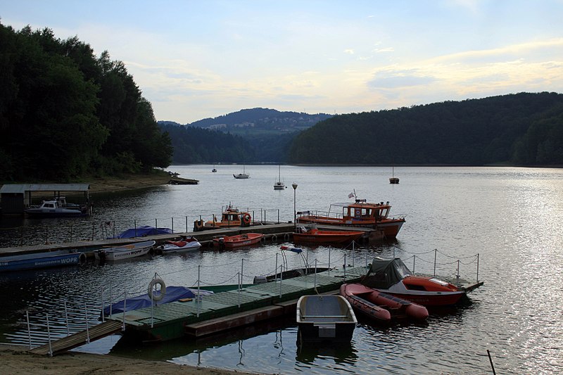 File:Solina Lake - panoramio.jpg