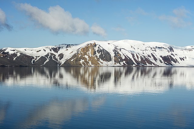 Looking WSW from the center of the caldera