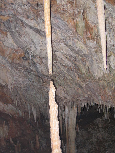 File:Stalactite in Grotte de Soreq, israel3.JPG