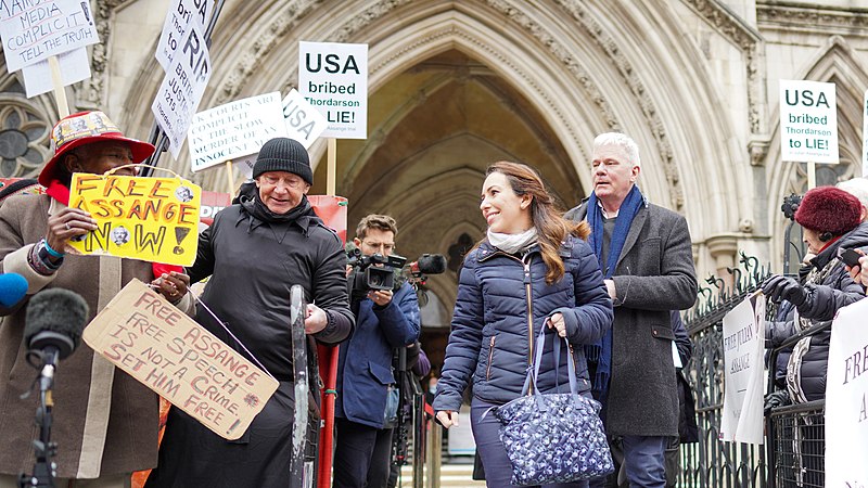 File:Stella Morris congratulated by a supporter as she leaves the High Court.jpg