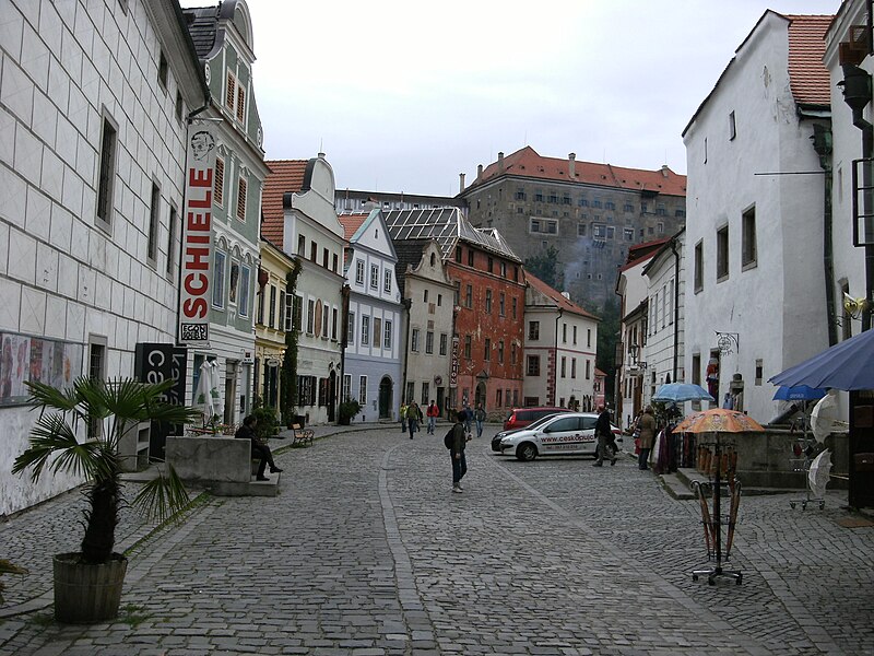 File:Street in Český Krumlov.JPG