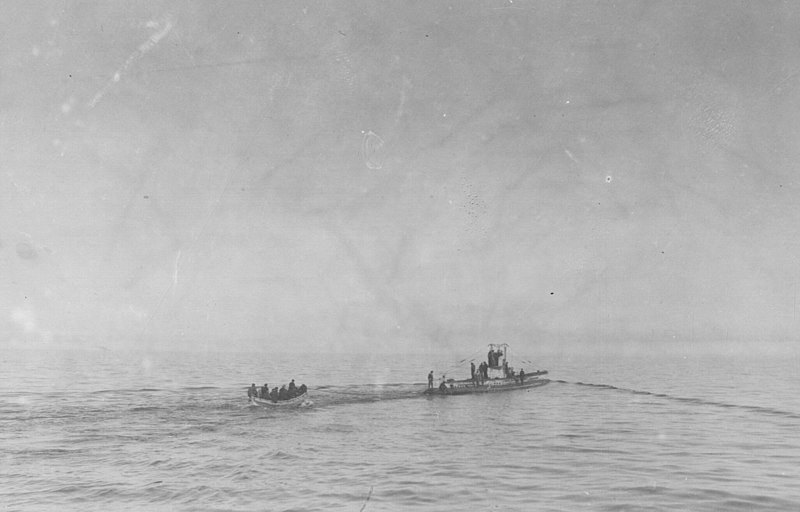 File:Submarine warfare. After the sinking of an enemy steamer. The crew of the steamer is towed by the submarine towards land. April 1917 - NARA - 17390570 (cropped-2).jpg