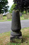 Sundial di St Mary & St Helen gereja, Neston 1.jpg