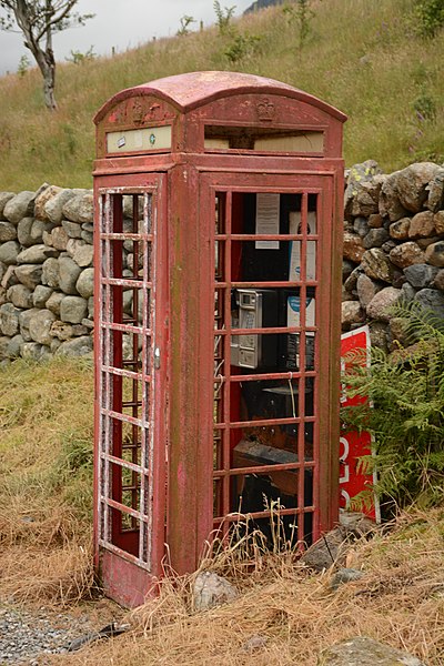 File:Telephone kiosk at the foot of Hardknott Pass, August 2019.jpg