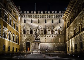 El banco sobreviviente más antiguo del mundo.  Siena, Italia.  (23117920029).jpg