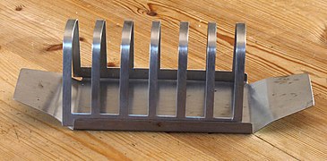 a plain metal toast rack for holding toasted bread