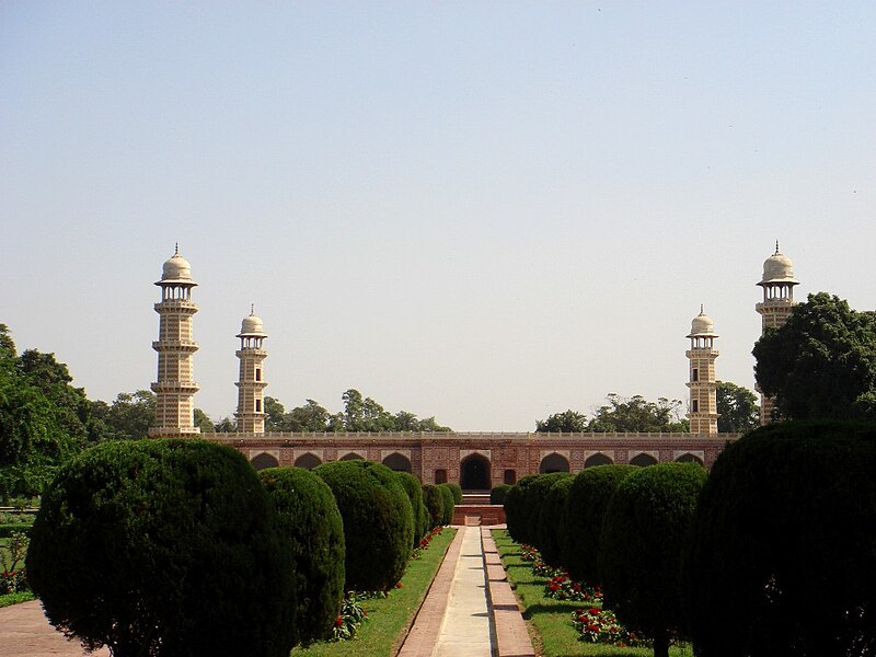 File:Tomb of Jahangir and gardens 3.jpg