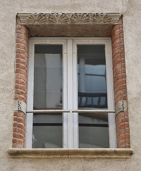 File:Toulouse - fenêtre 4 rue du Prieuré.jpg