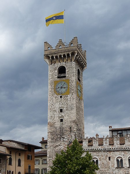 File:Trento-Torre Civica 2.jpg