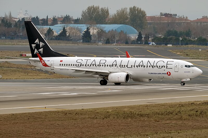 File:Turkish Airlines, TC-JHE, Boeing 737-8F2 (31847858341).jpg